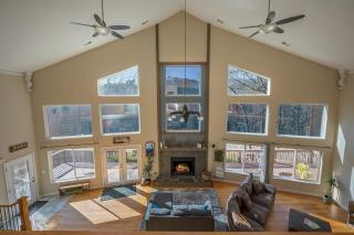 Lakeshore Retreat with Lake Lanier views & hot tub - 9