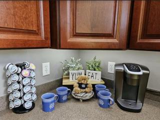 Lakeshore Retreat with Lake Lanier views & hot tub - 6