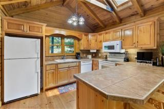 Secluded Getaway with Private Hot Tub - Wildwood - 8