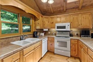 Secluded Getaway with Private Hot Tub - Wildwood - 2