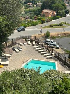 Trilocale con piscina - 3