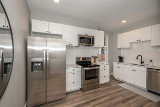 LUXE Spot Suites - Covington - 1