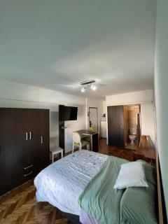 Luminoso y Cálido con Balcón a la calle - 3