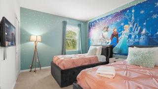 Summer Getaway in FL - 6BR Home with Private Pool! - 7