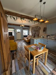 The Old Shop Cottage, Llandudno - Penrhyn Bay - 0