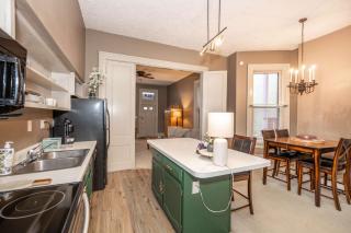 Historic Gem Russell Suite - Covington - 0