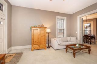 Historic Gem Russell Suite - Covington - 2