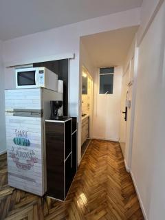 Quinto piso a la calle, cómodo, equipado, luminoso y bien ubicado - Buenos Aires - 5