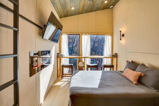 The Atlas Cedar Treehouse at Treetop Escapes - 9