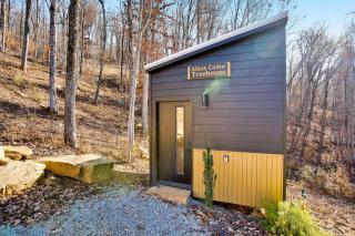 The Atlas Cedar Treehouse at Treetop Escapes - Wildwood - 5