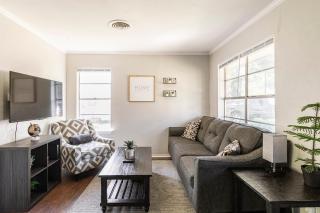 Whitesboros Hidden Gem Cozy Downtown Haven - 9