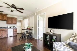 Whitesboros Hidden Gem Cozy Downtown Haven - 5