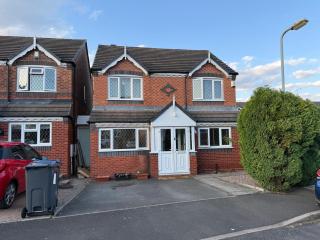Rayyan Inn Premium Room For Family & Solo in Birmingham - Birmingham - 0