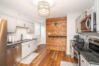 The Grand Elm House Updated 4 BDR Close to City - - 3