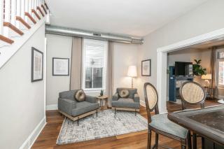 The Grand Elm House Updated 4 BDR Close to City - - 1