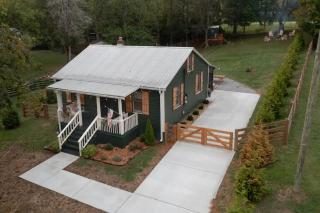 Leipers Fork Village Bungalow with Hot Tub & Firepit - Franklin - 1