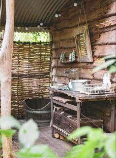 Thatched Roundhouse in Somerset Woodland - Martock - 3