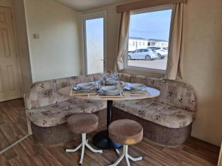 Wonderful 6 Berth Caravan In Norfolk At Heacham Beach, Ref 21012E - Heacham - 1