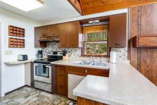 Cozy Chalet & Luxe Domes Retreat w Stunning Views - Augusta - 2