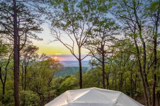 Cozy Chalet & Luxe Domes Retreat w Stunning Views - Augusta - 9