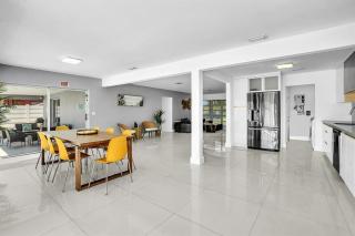 4BR Home Heated Pool And BBQ short drive Beach! - 5