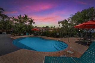 2-Minute Walk to Beach - Heated Pool - Hot Tub - Family - 4
