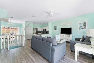 2-Minute Walk to Beach - Heated Pool - Hot Tub - Family - Bradenton Beach - 2