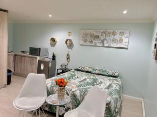 Bachelor Flat A - 8