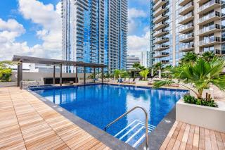 Aloha Heights: Luxury 1-Bedroom Condo with Pool Gym Ocean Views - 9