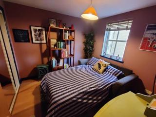 Spacious 2-bed on tramline, city centre in 30mins - Edinburgh - 1