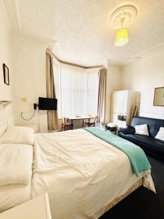 Springfield Holiday Apartments - Skegness - 2