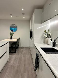 The Atria Suite - Premium Harbour Stay - Ramsgate - 6