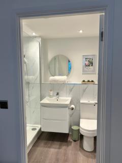 The Atria Suite - Premium Harbour Stay - Ramsgate - 5