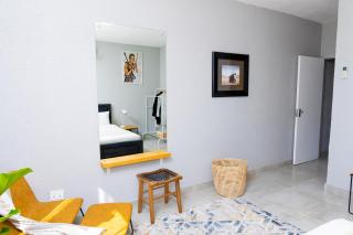 Mills Pad with 2-bedroom - Nelspruit - 9