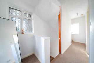 Cottage Mew for Contractors and Family Stays Near Bromley - Free Parking & WIFI - Bickley - 3