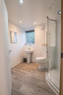 Fantasia - Malvern Luxury Mega Apartment sleeps 12 - Mathon - 5