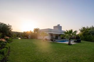 Heritage and Inspired Elegant Villa, Pool For 6 Guests - - 1