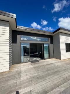 Exclusive Holiday Home Sunny Beach House Four Queen Beds - 9