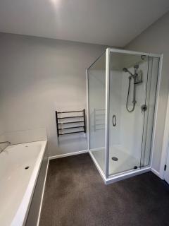 Exclusive Holiday Home Sunny Beach House Four Queen Beds - Napier - 1