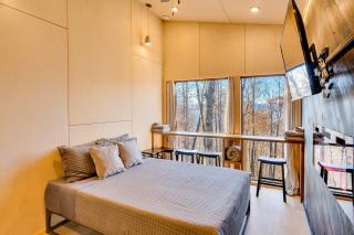 The Fox Tail Pine Treehouse at Treetop Escapes - Wildwood - 3