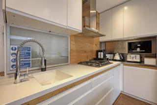 Stunning 4 Bedroom, 3 Bathroom House with Private Hottub & Gym - Escape London, in Lonon - Londres - 7