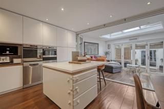 Stunning 4 Bedroom, 3 Bathroom House with Private Hottub & Gym - Escape London, in Lonon - Londra - 6