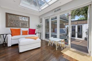 Stunning 4 Bedroom, 3 Bathroom House with Private Hottub & Gym - Escape London, in Lonon - Londra - 2
