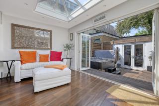 Stunning 4 Bedroom, 3 Bathroom House with Private Hottub & Gym - Escape London, in Lonon - Londra - 3