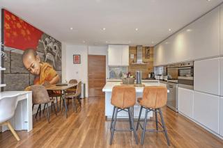 Stunning 4 Bedroom, 3 Bathroom House with Private Hottub & Gym - Escape London, in Lonon - Londra - 0