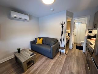 Adrian's Suites 1 Bedroom Junior Suite - Wasaga Beach - 1