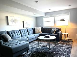 Private Oasis with Spacious Backyard - Matteson - 6