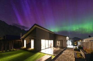 Winter Getaway with Mountain Views, 30mins to Ski, 500mbps Wifi, Washer & Dryer -  - 5