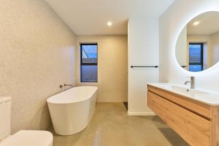 Winter Getaway with Mountain Views, 30mins to Ski, 500mbps Wifi, Washer & Dryer - - 7