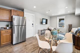 Luxury 1-Bedroom in Seaside Heights Perfect Location on the boardwalk, watch the waves from the porch! - Seaside Heights - 7